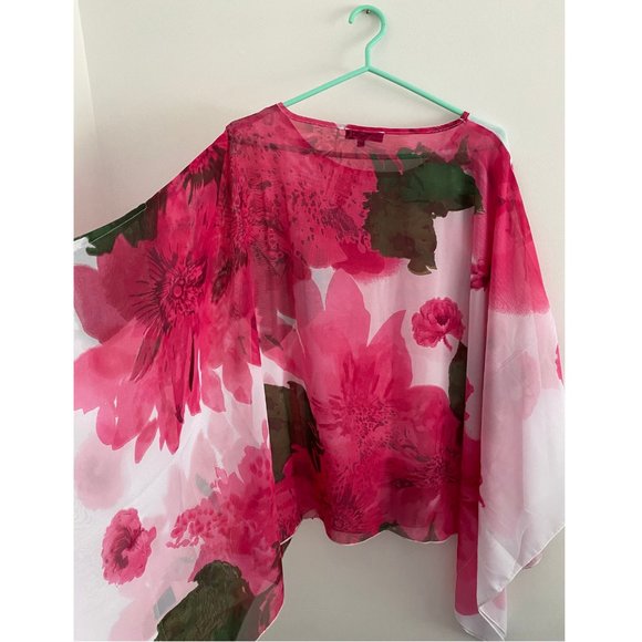 🌸SALE🌸 OFV PRINTED PONCHO - Picture 3 of 7